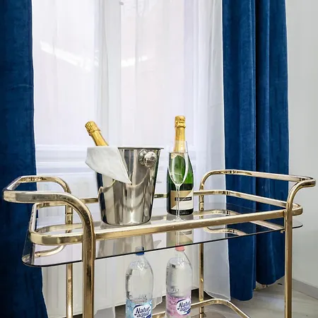 Myelegance Downtown Free Parking *