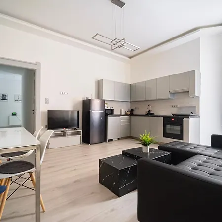 Myelegance Downtown Free Parking *